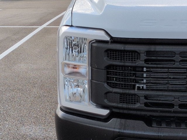 2027 Ford Super Duty F-350 DRW XL