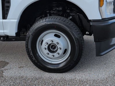 2027 Ford Super Duty F-350 DRW XL