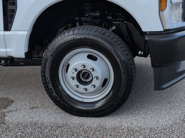 2027 Ford Super Duty F-350 DRW XL