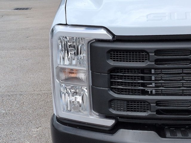 2027 Ford Super Duty F-350 DRW XL