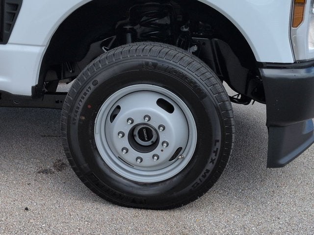 2027 Ford Super Duty F-350 DRW XL