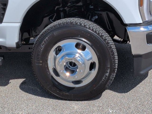 2027 Ford Super Duty F-350 DRW XLT
