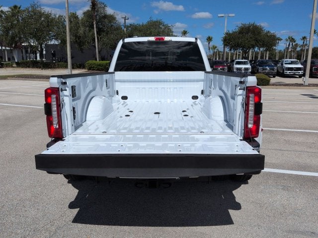 2027 Ford Super Duty F-350 DRW XLT