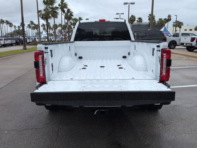 2026 Ford Super Duty F-450 DRW F-450® Lariat®