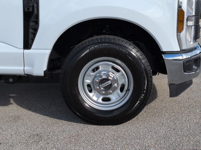 2027 Ford Super Duty F-350 SRW XL