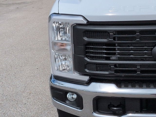2027 Ford Super Duty F-350 SRW XL