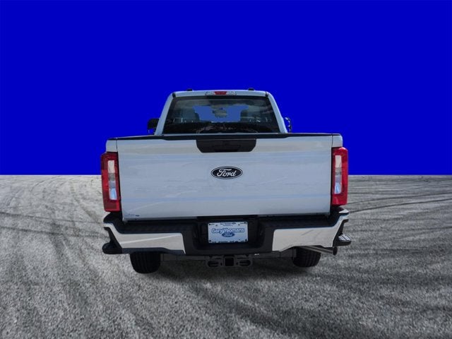 2027 Ford Super Duty F-350 SRW XL