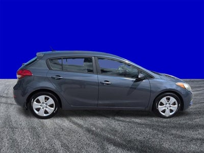 2016 Kia Forte 5-Door LX