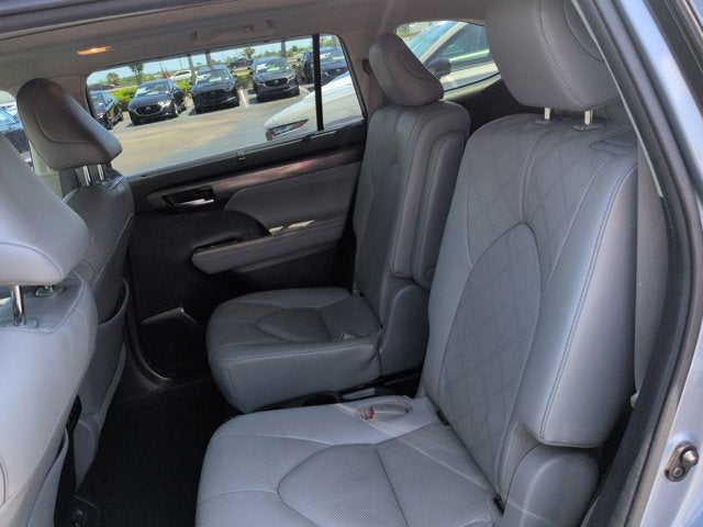 2021 Toyota Highlander Hybrid Platinum