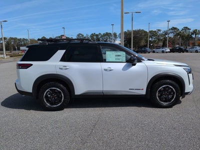 2026 Nissan Pathfinder SV