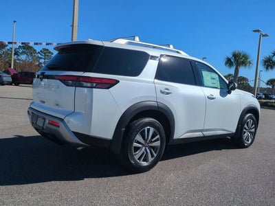 2025 Nissan Pathfinder SL