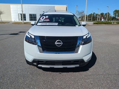 2025 Nissan Pathfinder SL