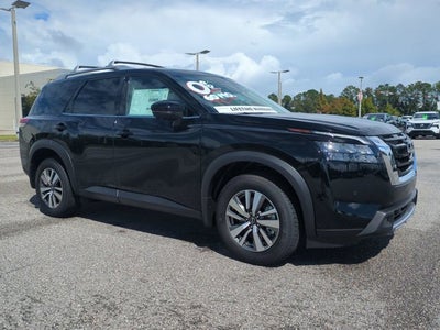 2025 Nissan Pathfinder SL