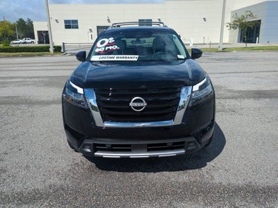 2025 Nissan Pathfinder SL