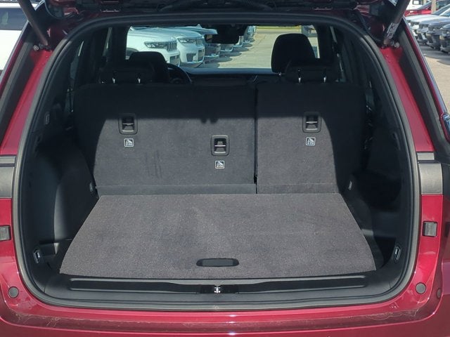 2025 Jeep Grand Cherokee Base