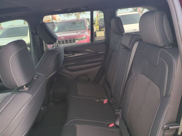 2025 Jeep Grand Cherokee Base