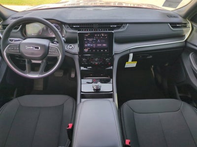 2025 Jeep Grand Cherokee Base