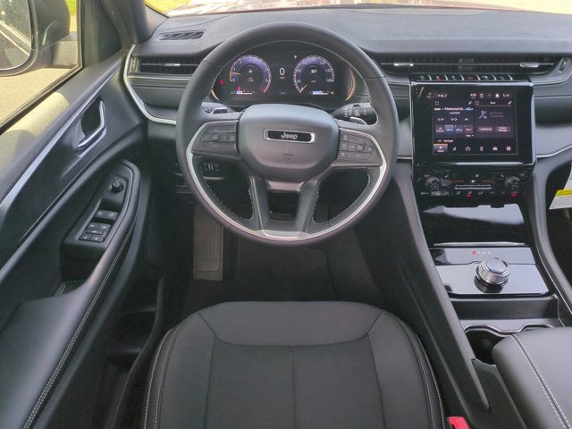 2025 Jeep Grand Cherokee Base