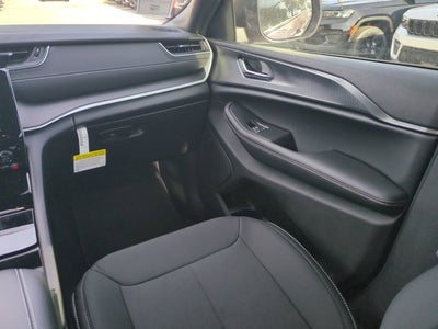 2025 Jeep Grand Cherokee Base