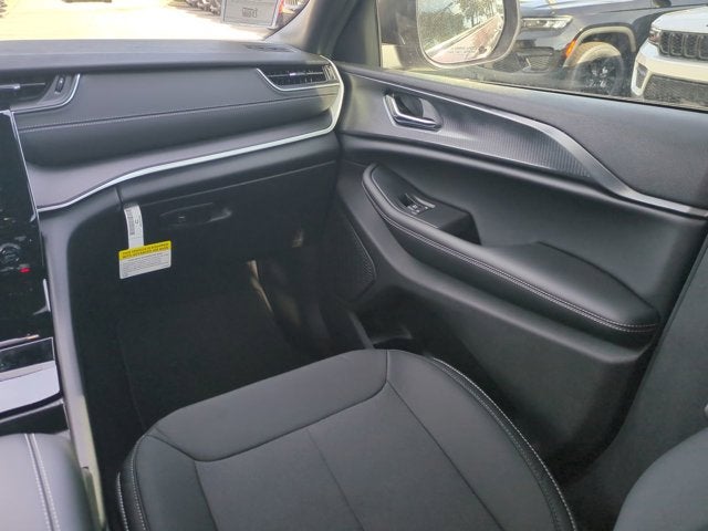 2025 Jeep Grand Cherokee Base