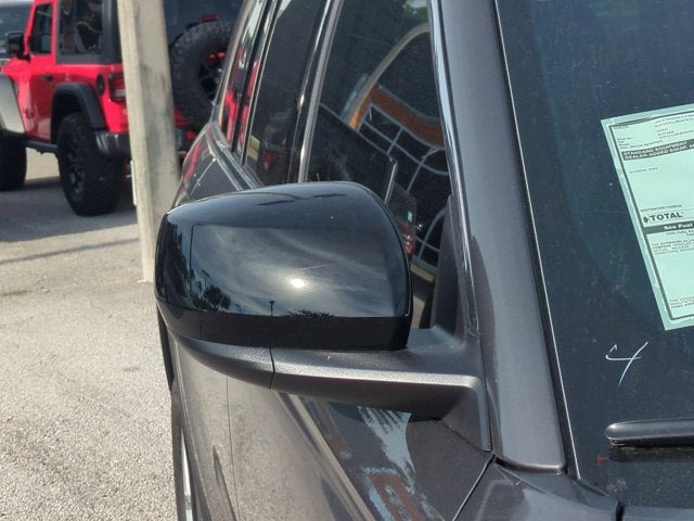 2025 Jeep Grand Cherokee Base