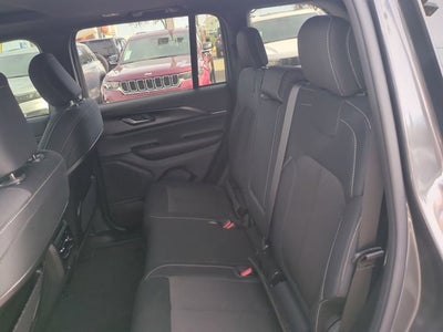 2025 Jeep Grand Cherokee Base