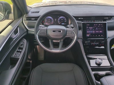 2025 Jeep Grand Cherokee Base