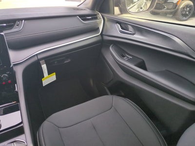 2025 Jeep Grand Cherokee Base