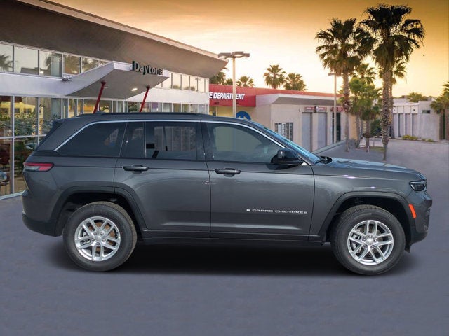 2025 Jeep Grand Cherokee Base