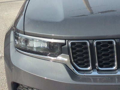 2025 Jeep Grand Cherokee Base