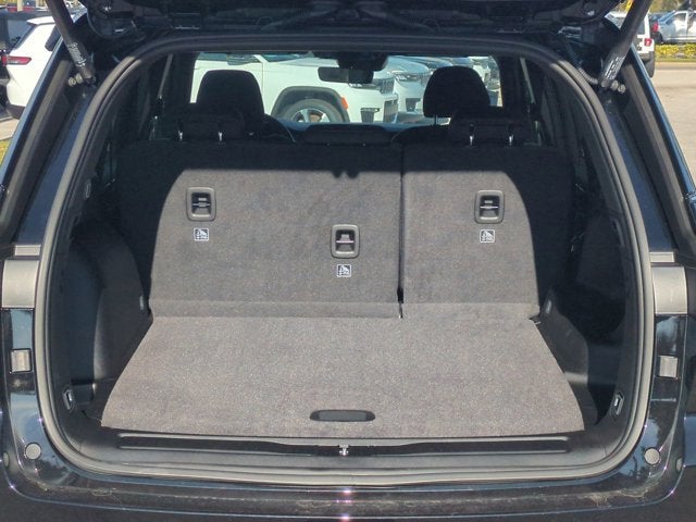 2025 Jeep Grand Cherokee Base