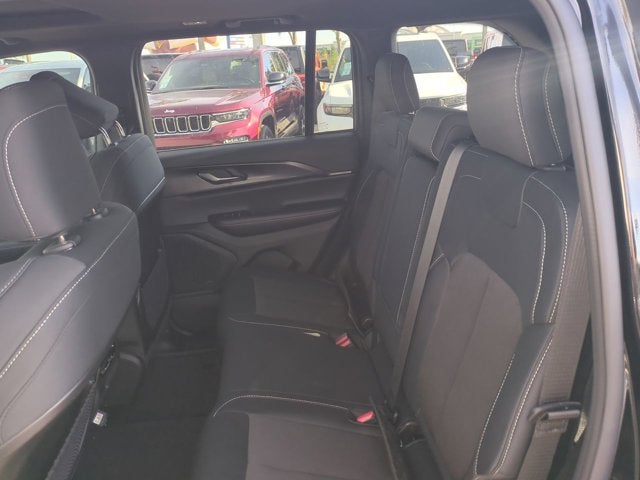 2025 Jeep Grand Cherokee Base