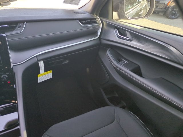 2025 Jeep Grand Cherokee Base