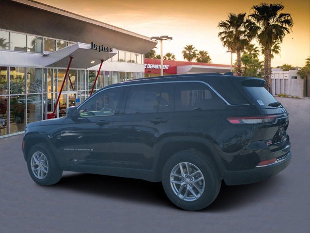 2025 Jeep Grand Cherokee Base
