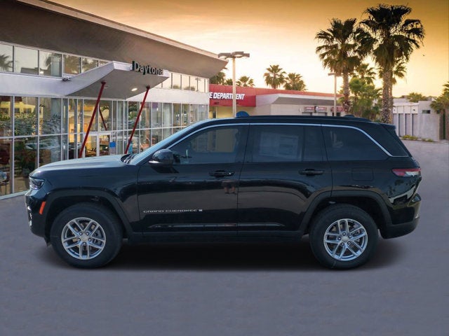 2025 Jeep Grand Cherokee Base