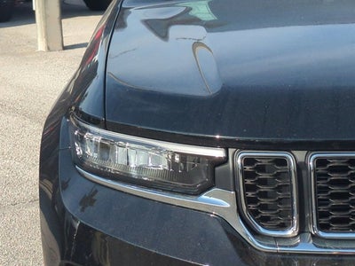 2025 Jeep Grand Cherokee Base