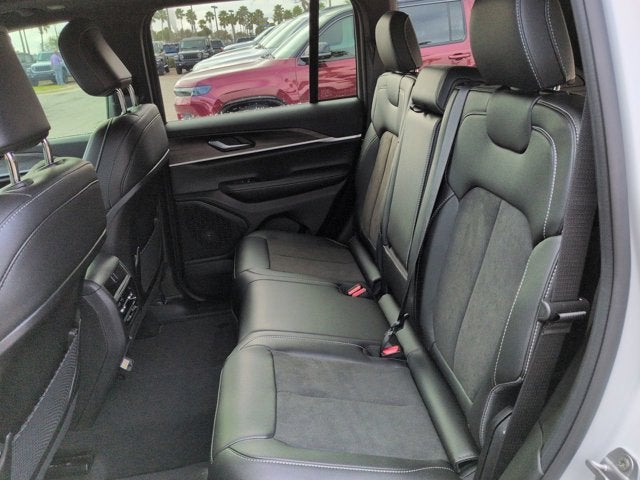 2026 Jeep Grand Cherokee Laredo Altitude