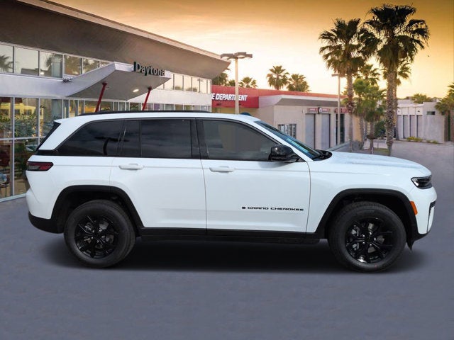 2026 Jeep Grand Cherokee Laredo Altitude