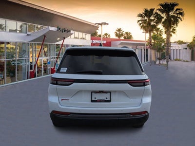 2026 Jeep Grand Cherokee Laredo Altitude