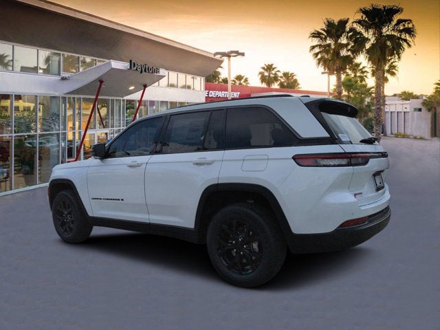 2026 Jeep Grand Cherokee Laredo Altitude