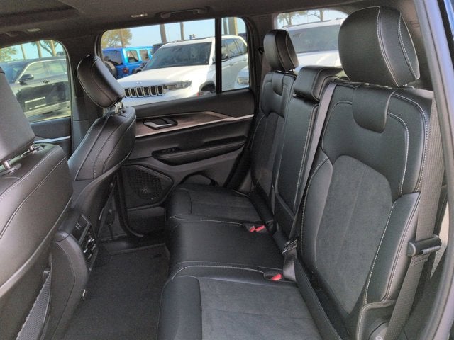 2026 Jeep Grand Cherokee Laredo Altitude