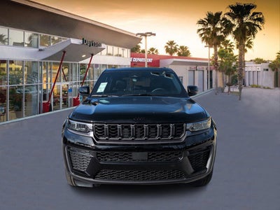 2026 Jeep Grand Cherokee Laredo Altitude