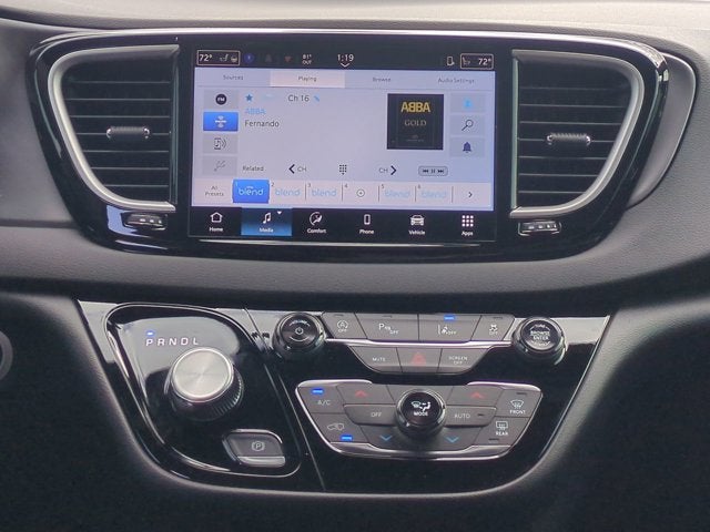 2026 Chrysler Voyager LX