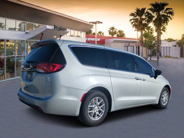 2026 Chrysler Voyager LX