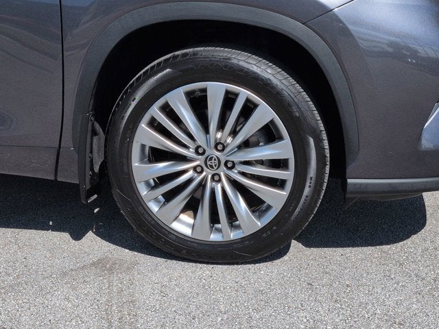2024 Toyota Highlander Hybrid Platinum