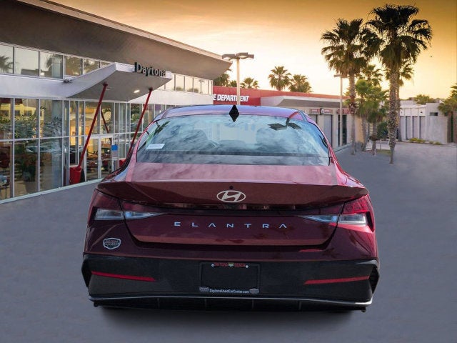 2025 Hyundai Elantra SE