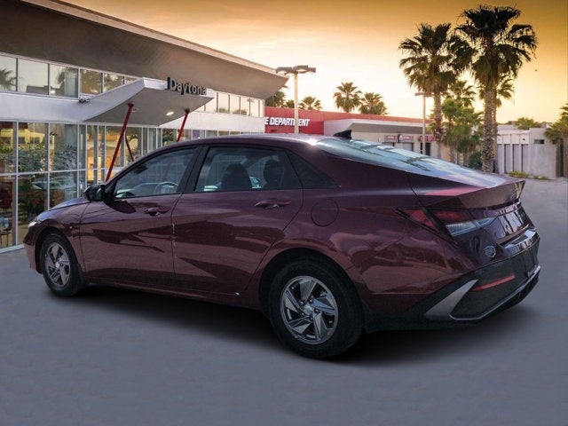 2025 Hyundai Elantra SE